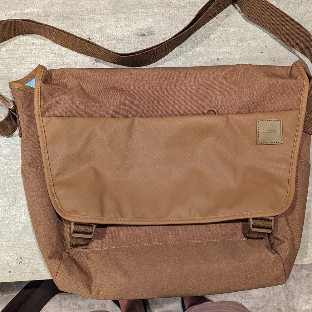 Incase Compass Messenger Bag